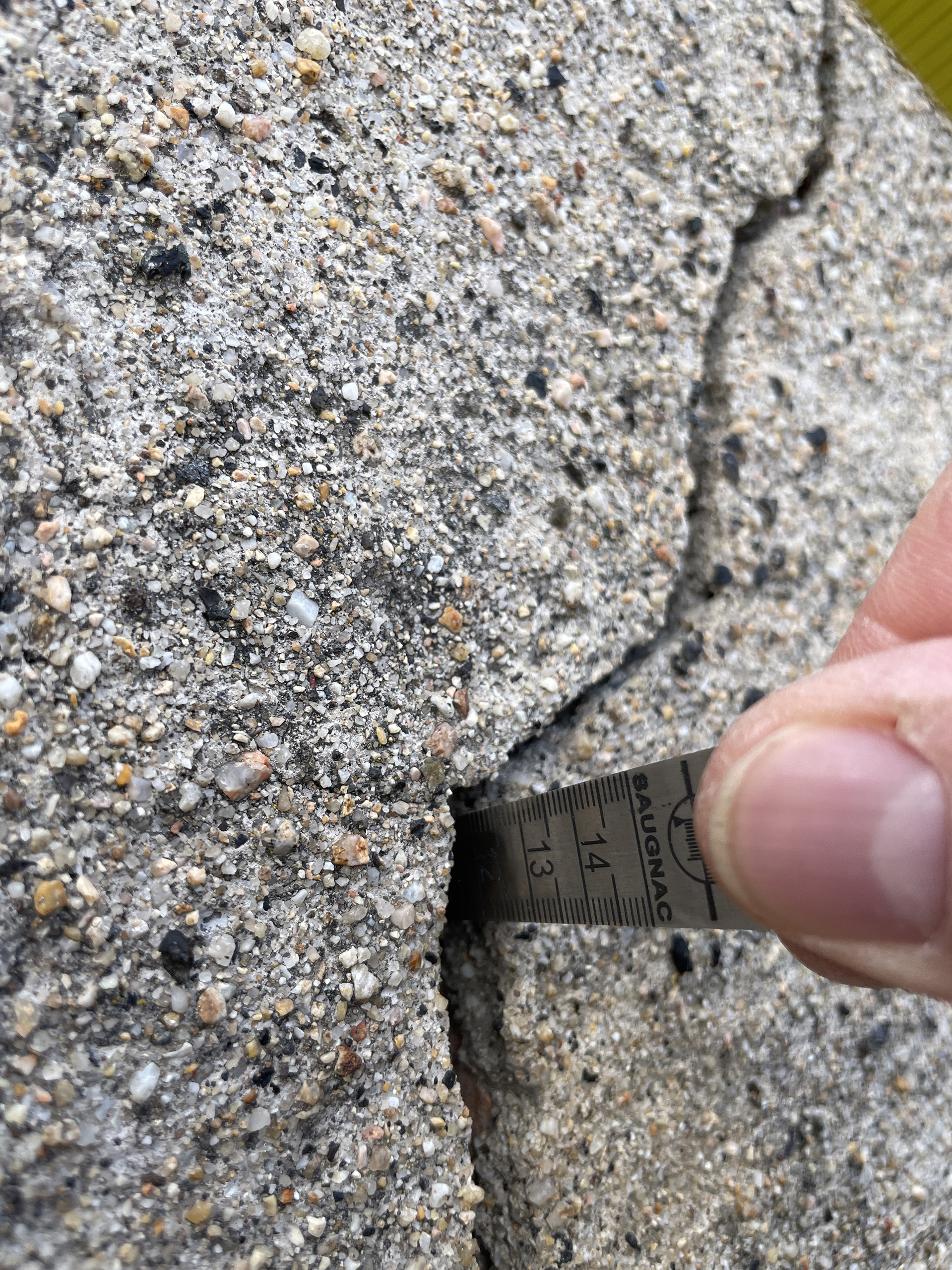 Expertise fissure avec mesure manuelle
