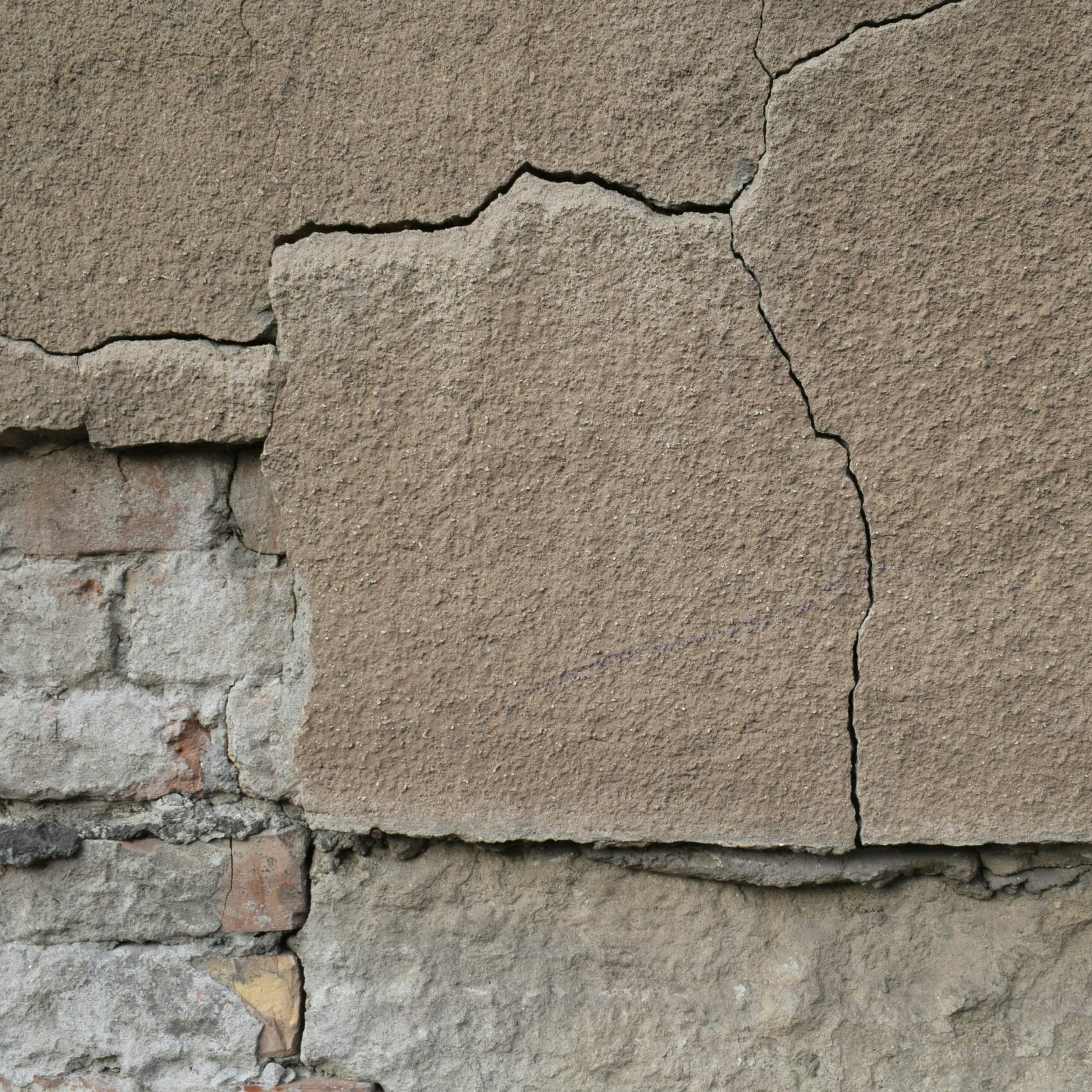 Fissure structure mur – expertise bâtiment Ardèche