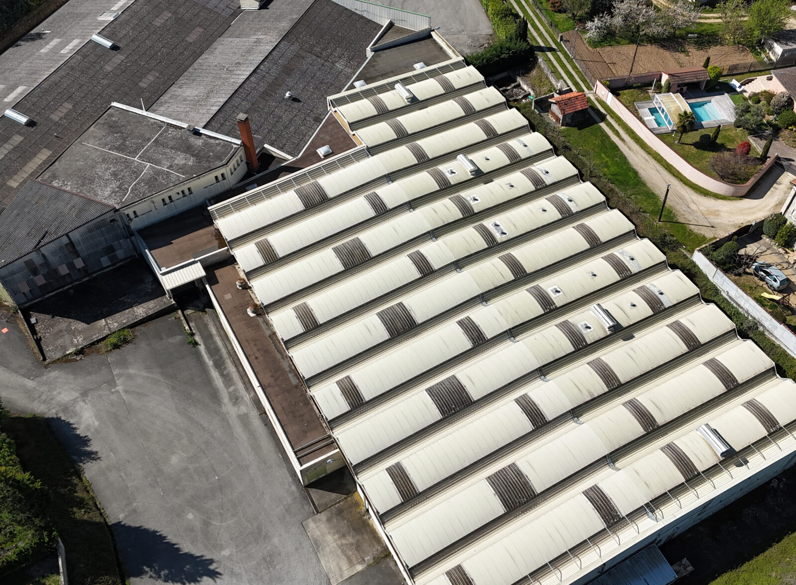 Audit technique par drone des toitures d’un site industriel (maintenance).